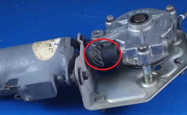 Engrenage entre moteur et mécanisme de lève vitre à cable – Image 2